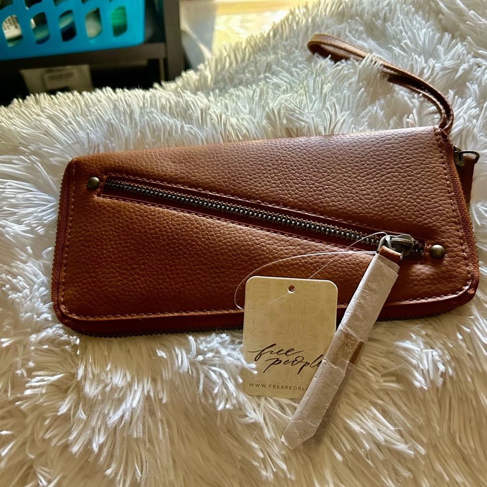 NEW WITH TAGS Free People Vegan Clutch/Wristlet/Wallet